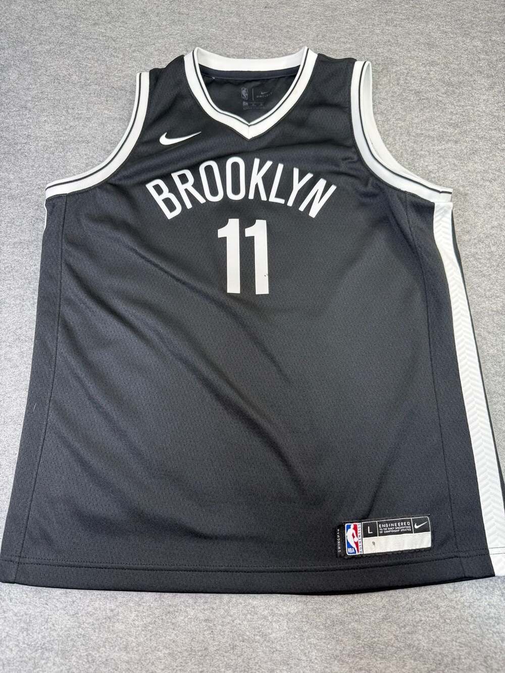 Nike Brooklyn Nets Kyrie Irving Jersey Size L Black Swingman